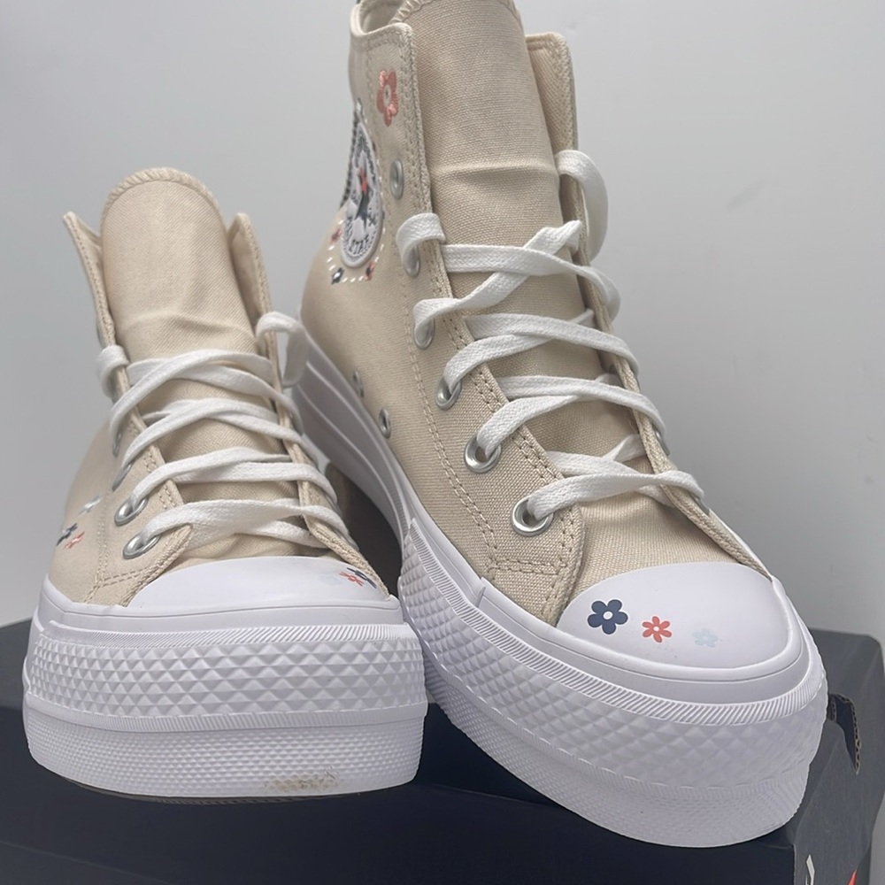 Converse Women's Cream High-Top Platform Sneakers A14265C
CTAS LIFT HI
LIGHT DUN - Picture 6 of 16